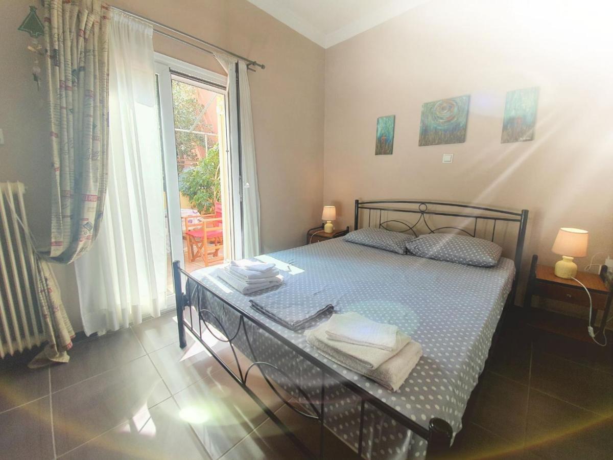 Ilias' cosy&relaxing apartment Atene Esterno foto