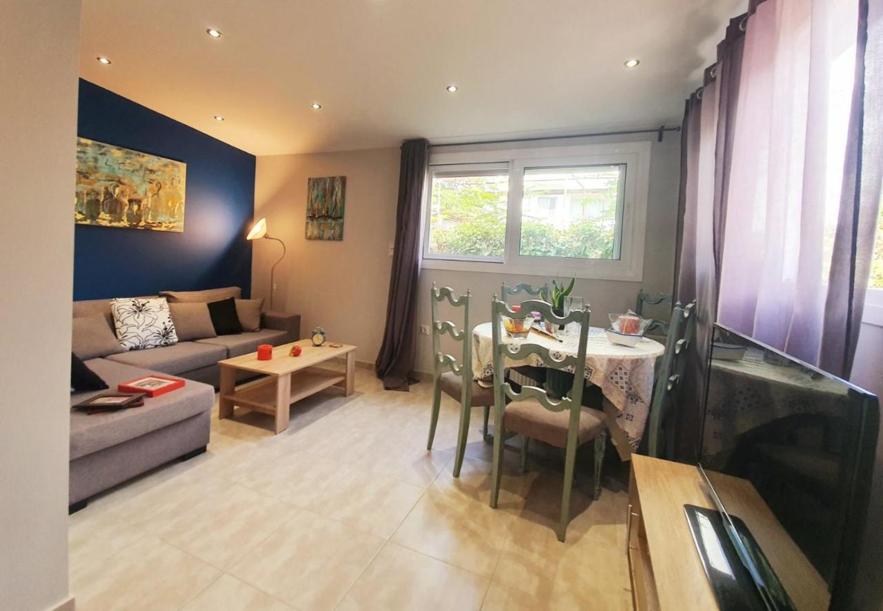 Ilias' cosy&relaxing apartment Atene Esterno foto